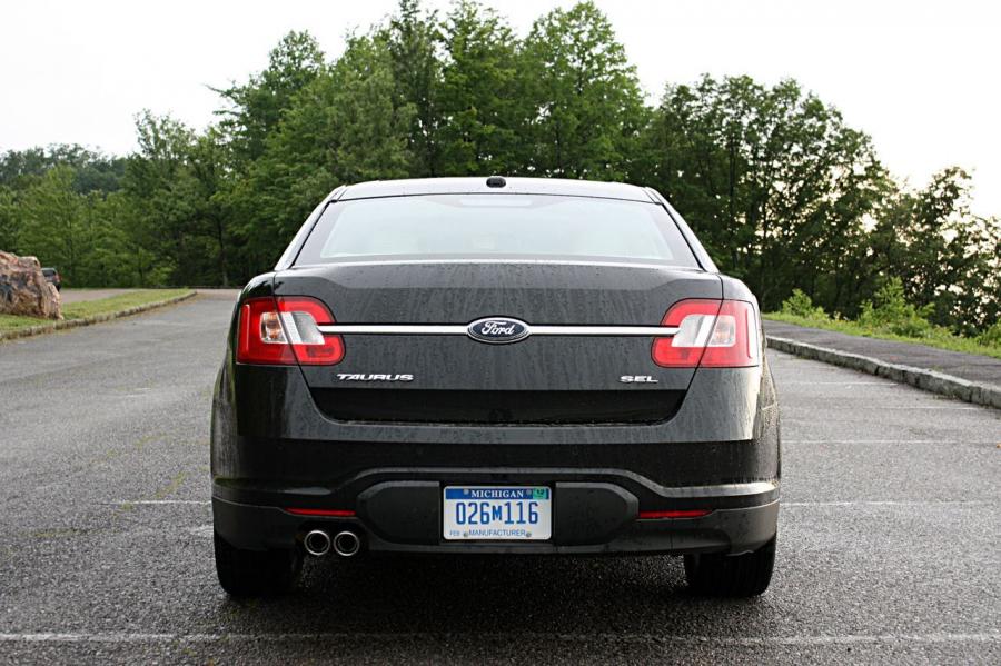  Ford Taurus 2010 года  (фото 4 из 161)